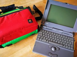 Apple Powerbook 170 - samt schicker Original-Designer-Tasche
